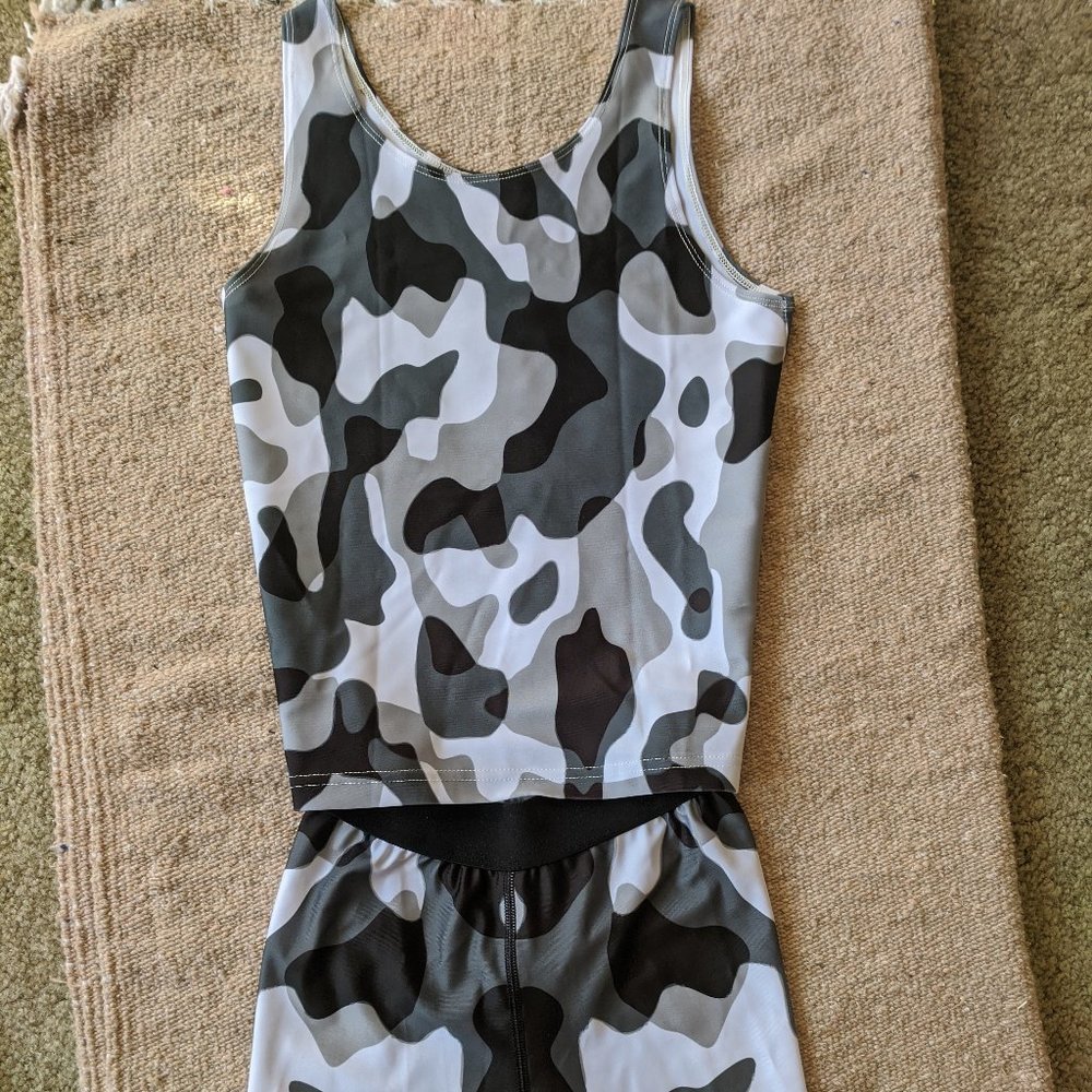 XS Cow Print Yoga Gym Workout Outfit Tank Top Biker Short Set Black Gray White
